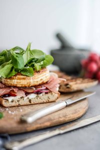 grilovany hermelin / grilled camembert sandwich