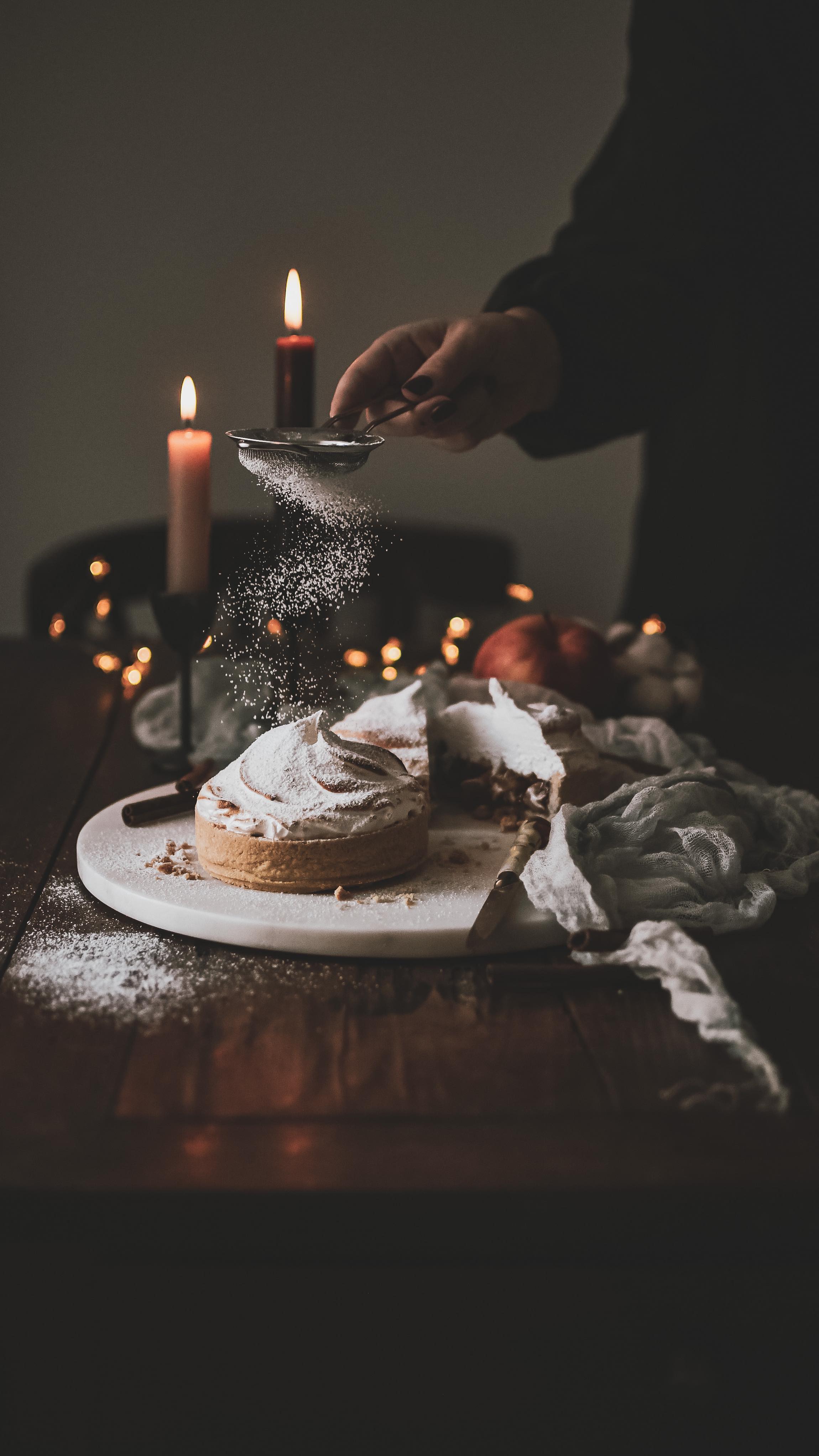 Jablkový koláč s bielkovou penou. Sladký, jemný a chrumkavý zároveň. 🍁🌨️ recept je na blogu 🧡
.
#applepie #jablkovykolac #applepierecipe #applepieseason #sladkerecepty #sladkepecenie #sladkepeceni #jabłecznik #appleseason #vkuchyni #homemadebaking #bakingathome #feedfeedbaking @thefeedfeed.baking