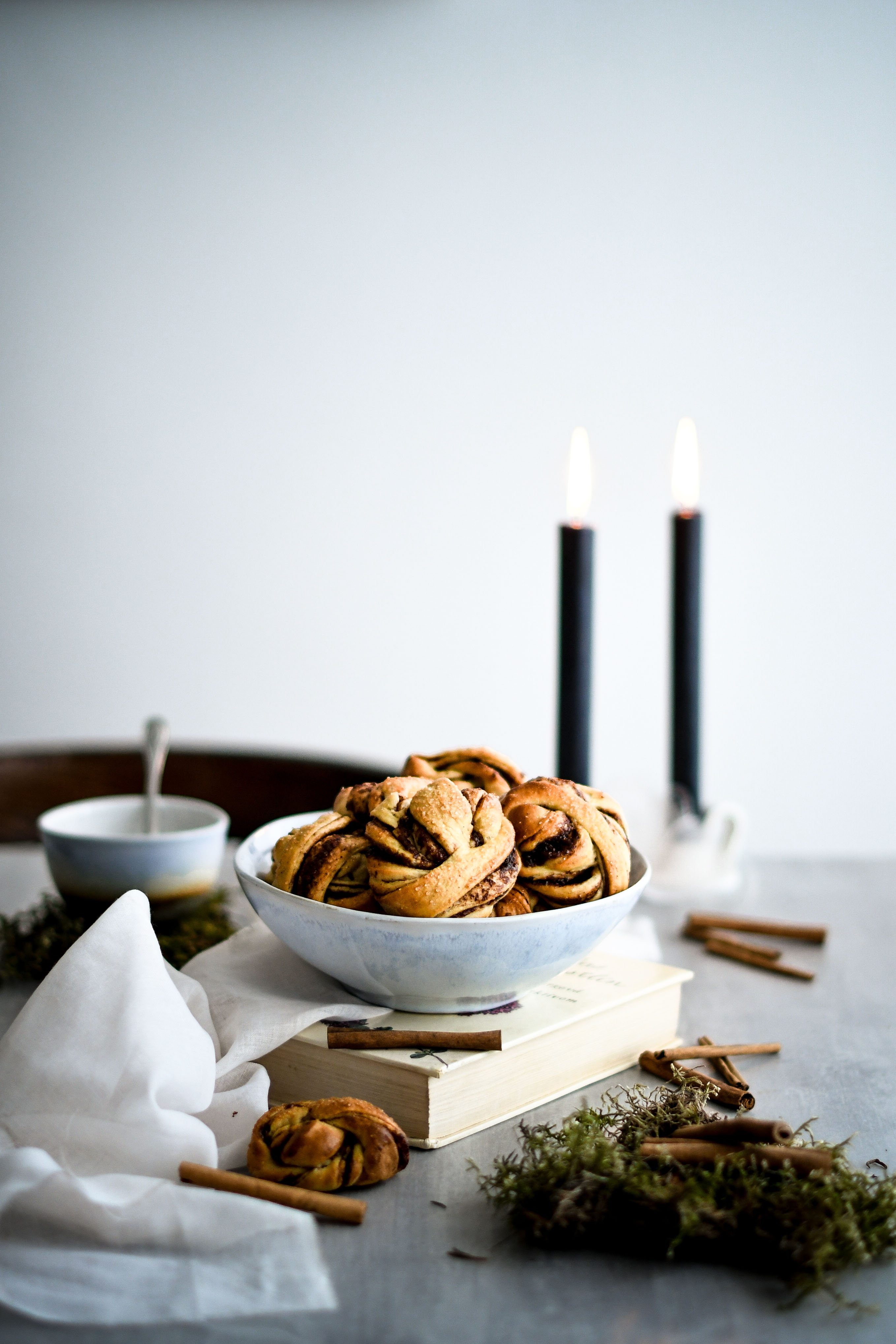 cinnamon and plum buns / hniezda so slivkovým lekvárom a škoricou