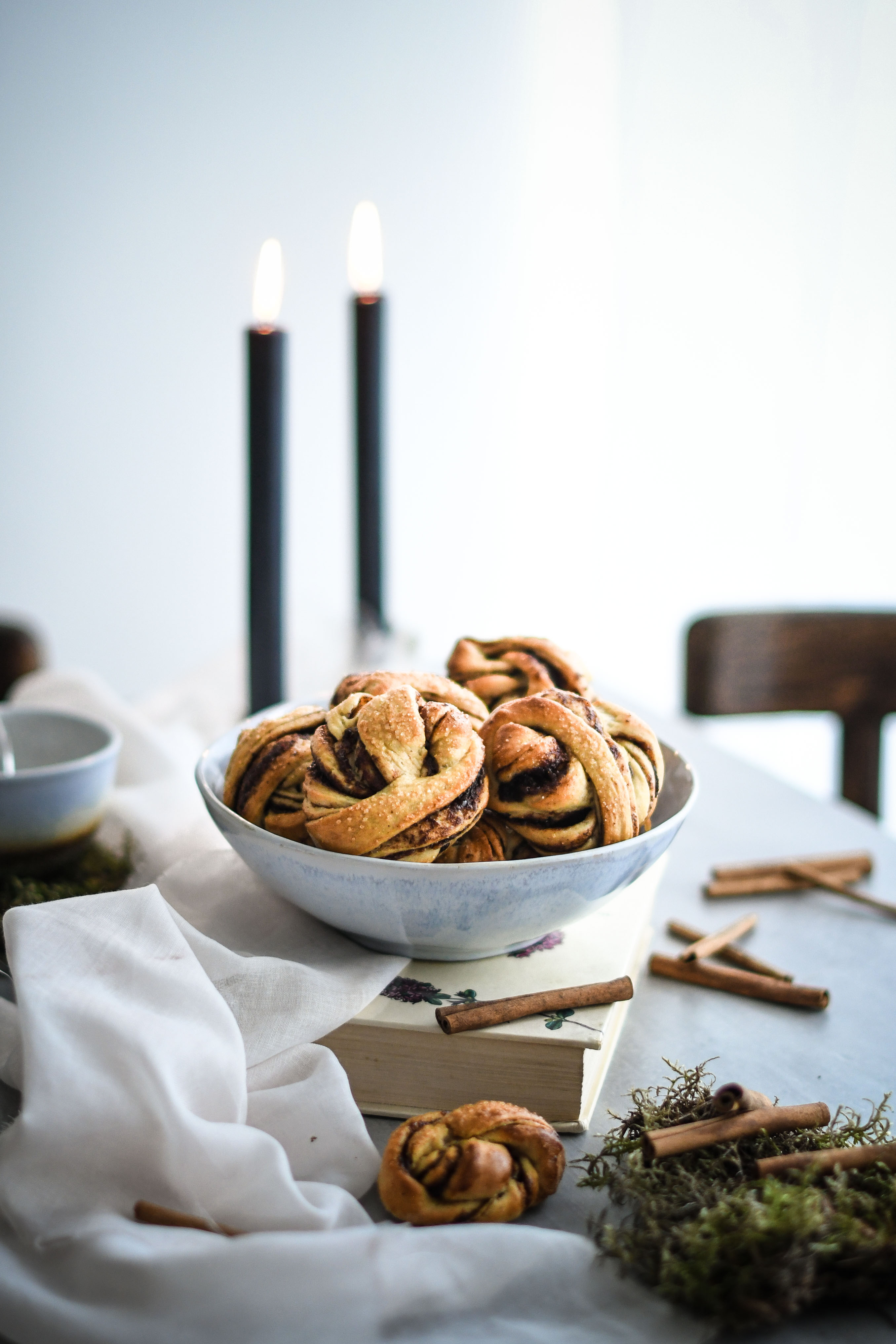 cinnamon and plum buns / hniezda so slivkovým lekvárom a škoricou