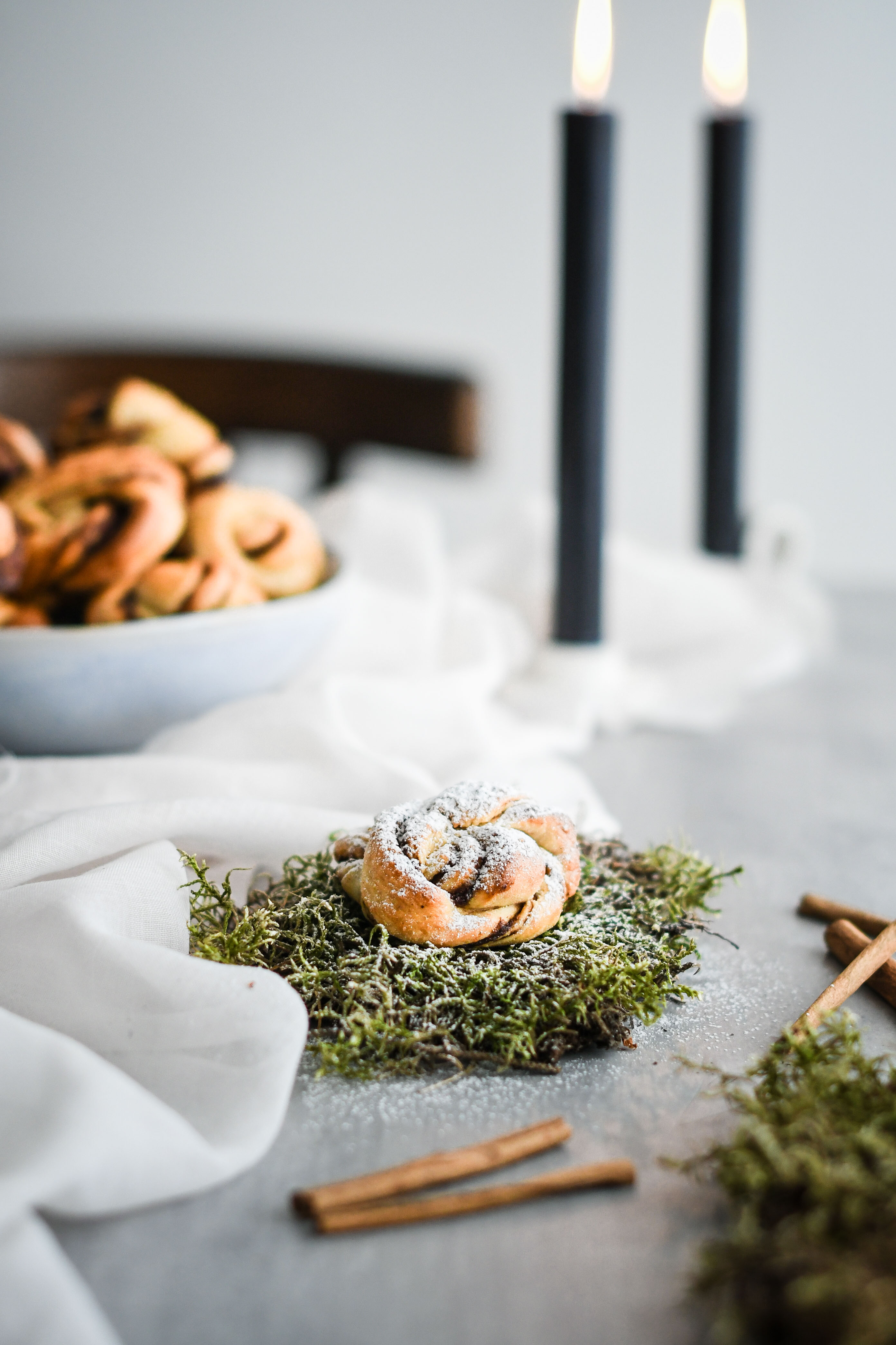 cinnamon and plum buns / hniezda so slivkovým lekvárom a škoricou