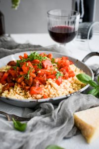 tarhona s omackou / pasta with tomato sauce photography