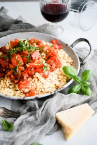 tarhona s omackou / pasta with tomato sauce photography