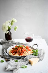 tarhona s omackou / pasta with tomato sauce photography