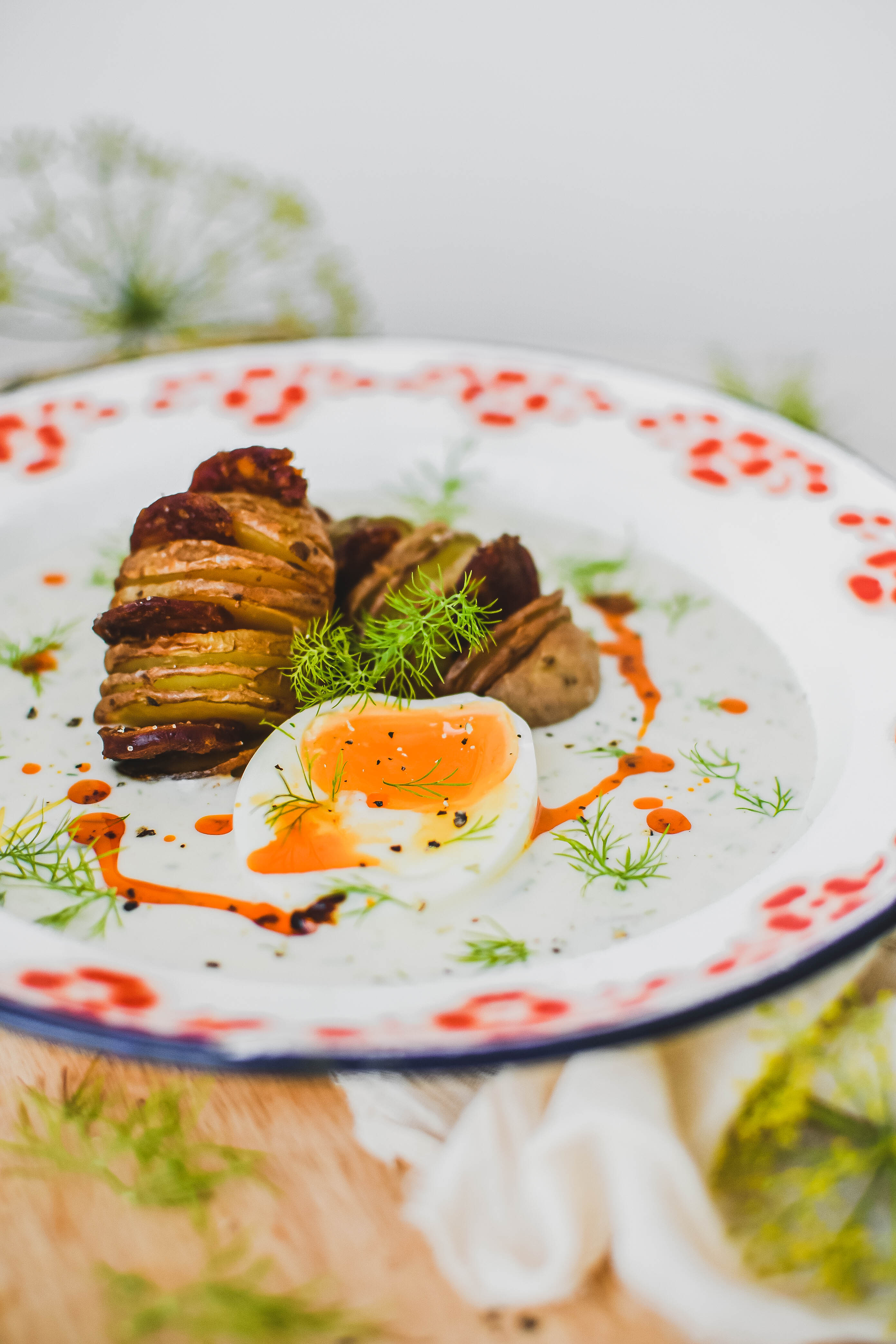 dill sauce hasselback potatoes photography kôprová omáčka