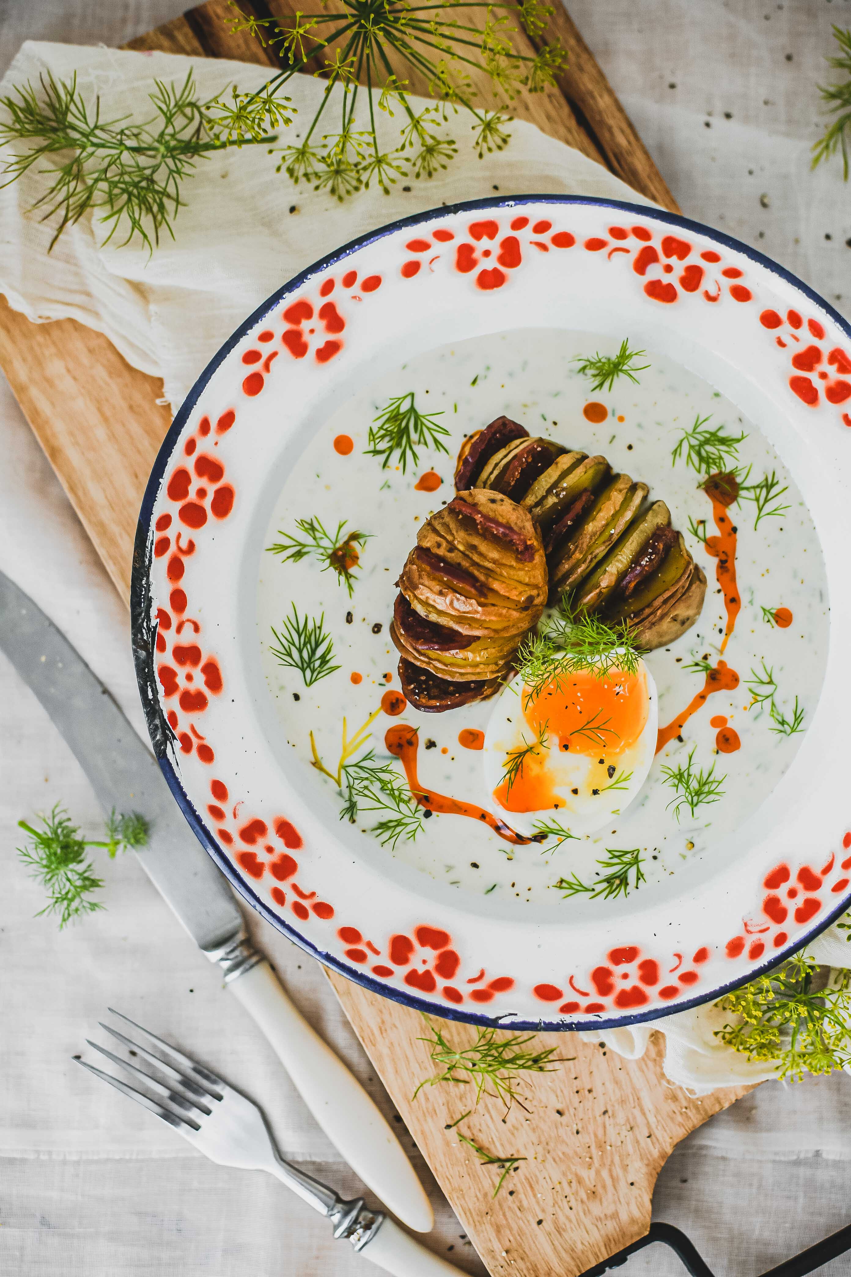 dill sauce hasselback potatoes photography kôprová omáčka