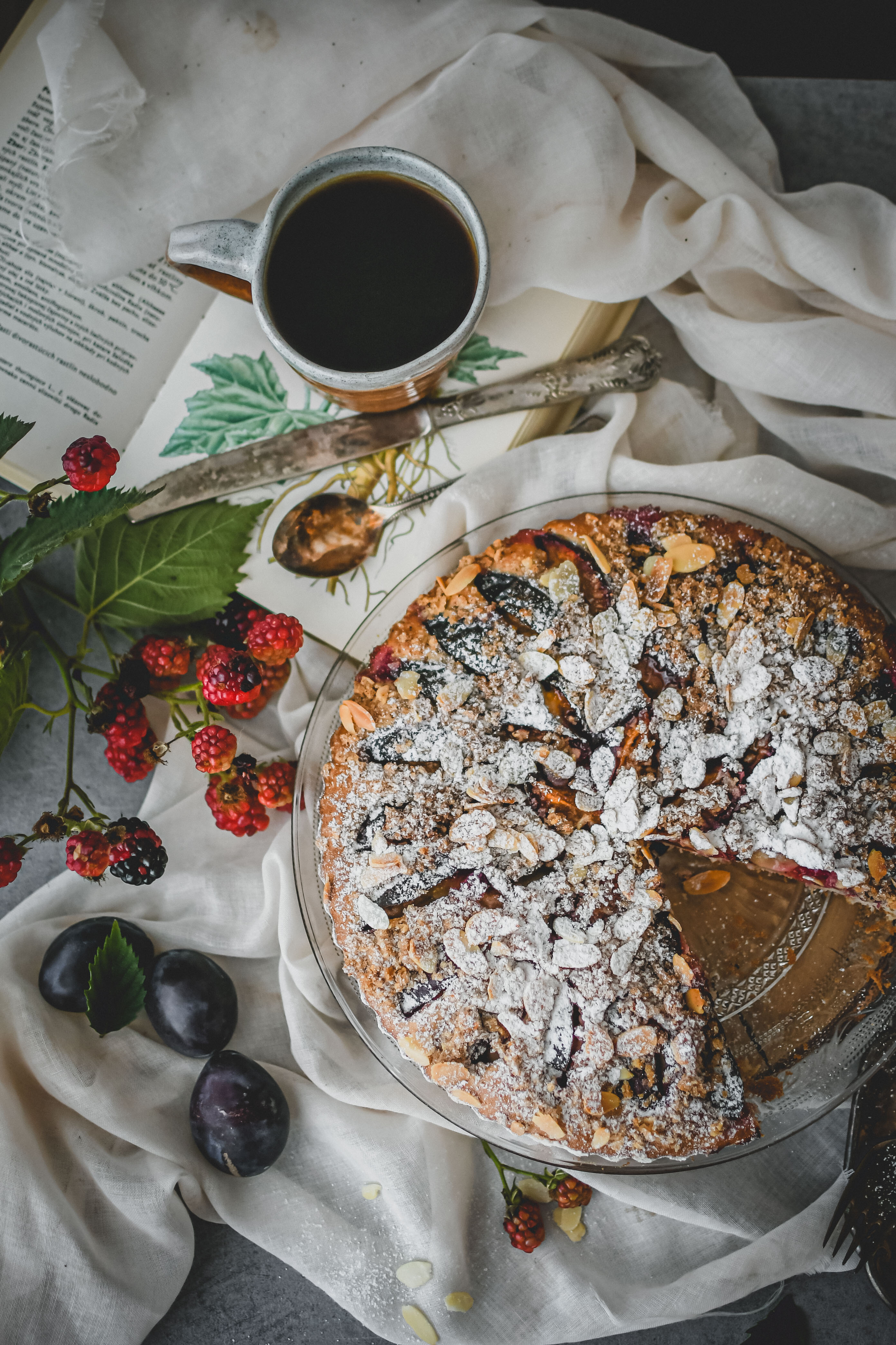 slivkovy kolac plum cake photography